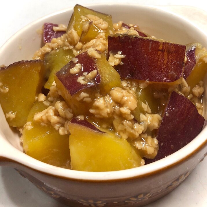 さつまいもと大豆ひき肉の煮物